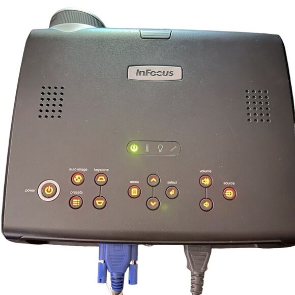 InFocus IN32 DLP LCD Projector with Carry Case - Picture 7 of 15